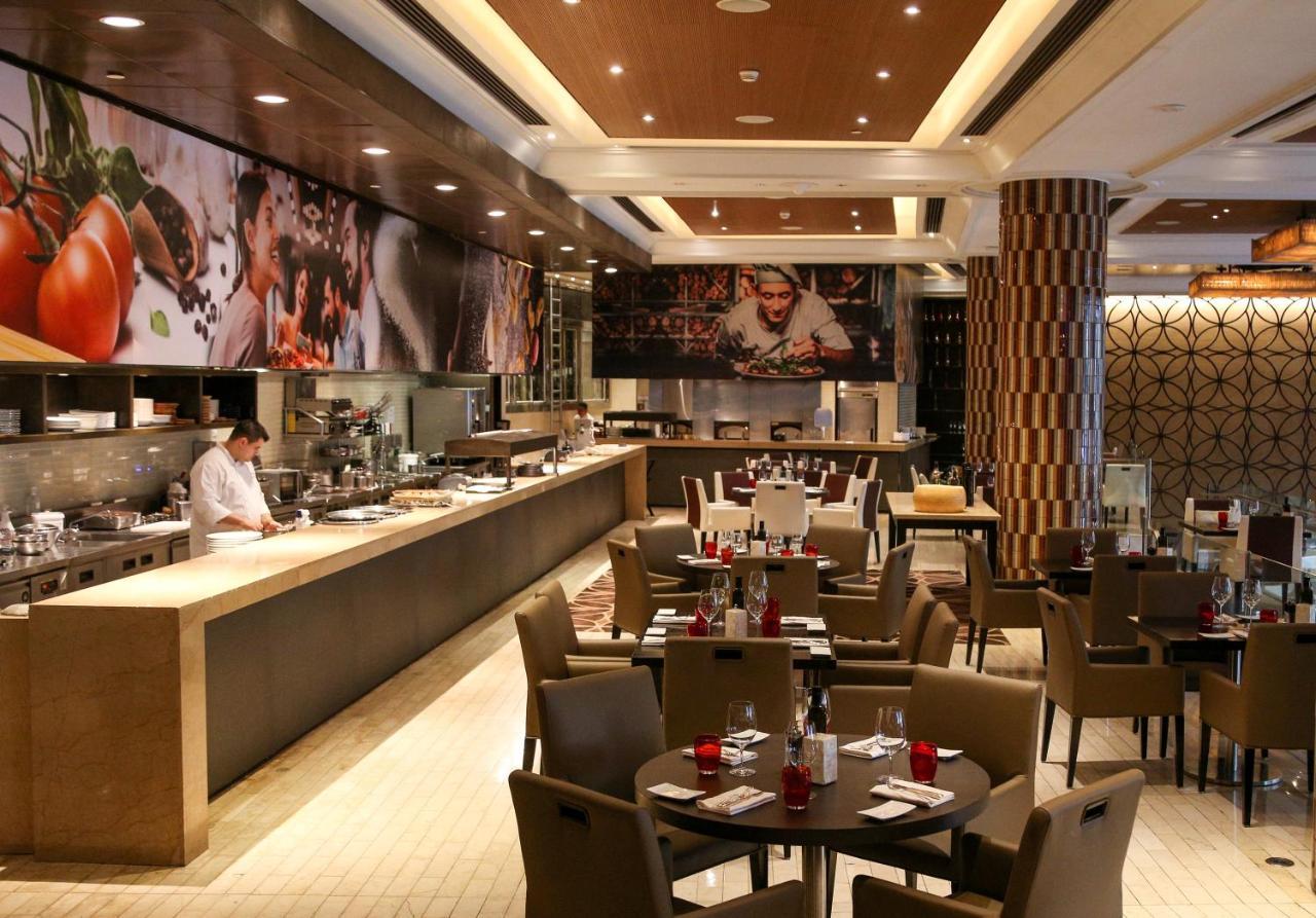 Shangri-La Bangkok Esterno foto The restaurant