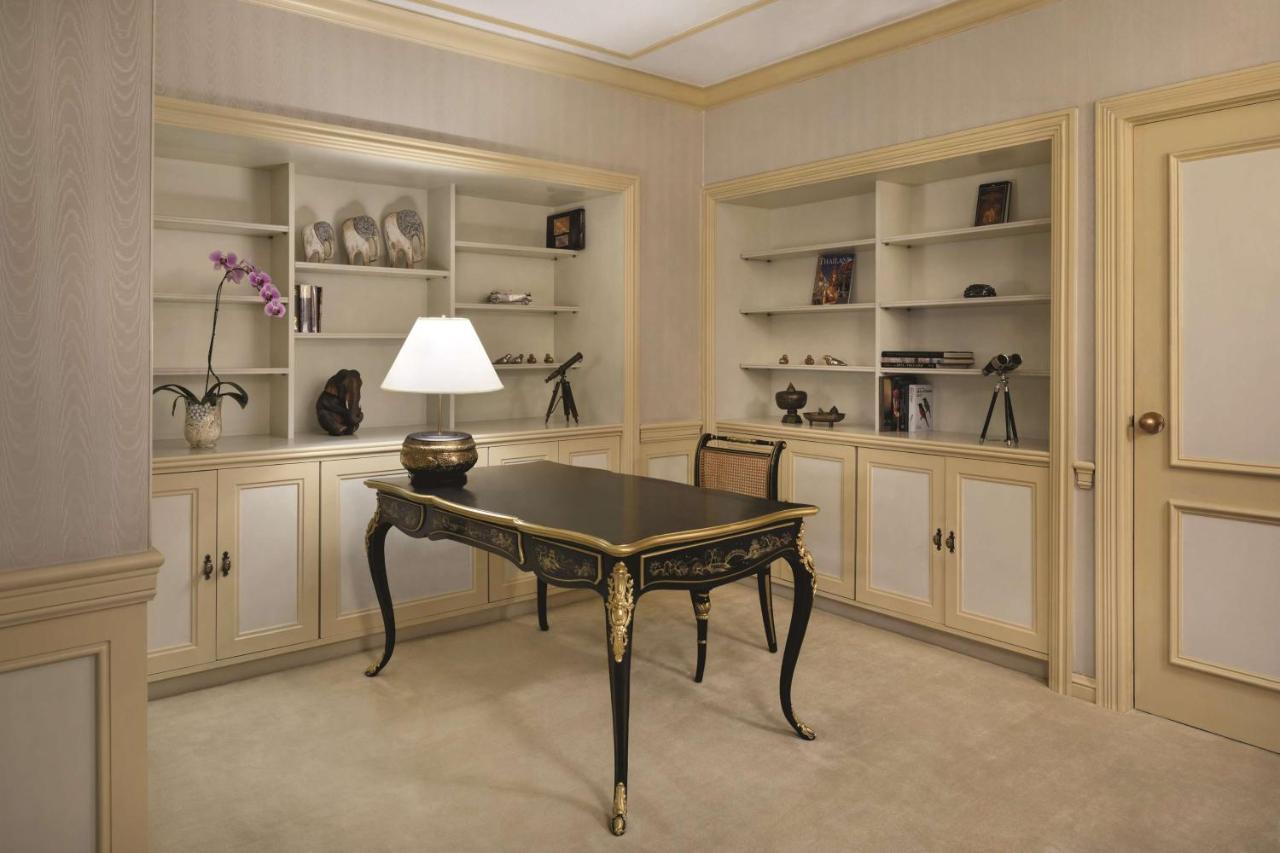 Shangri-La Bangkok Esterno foto A home office