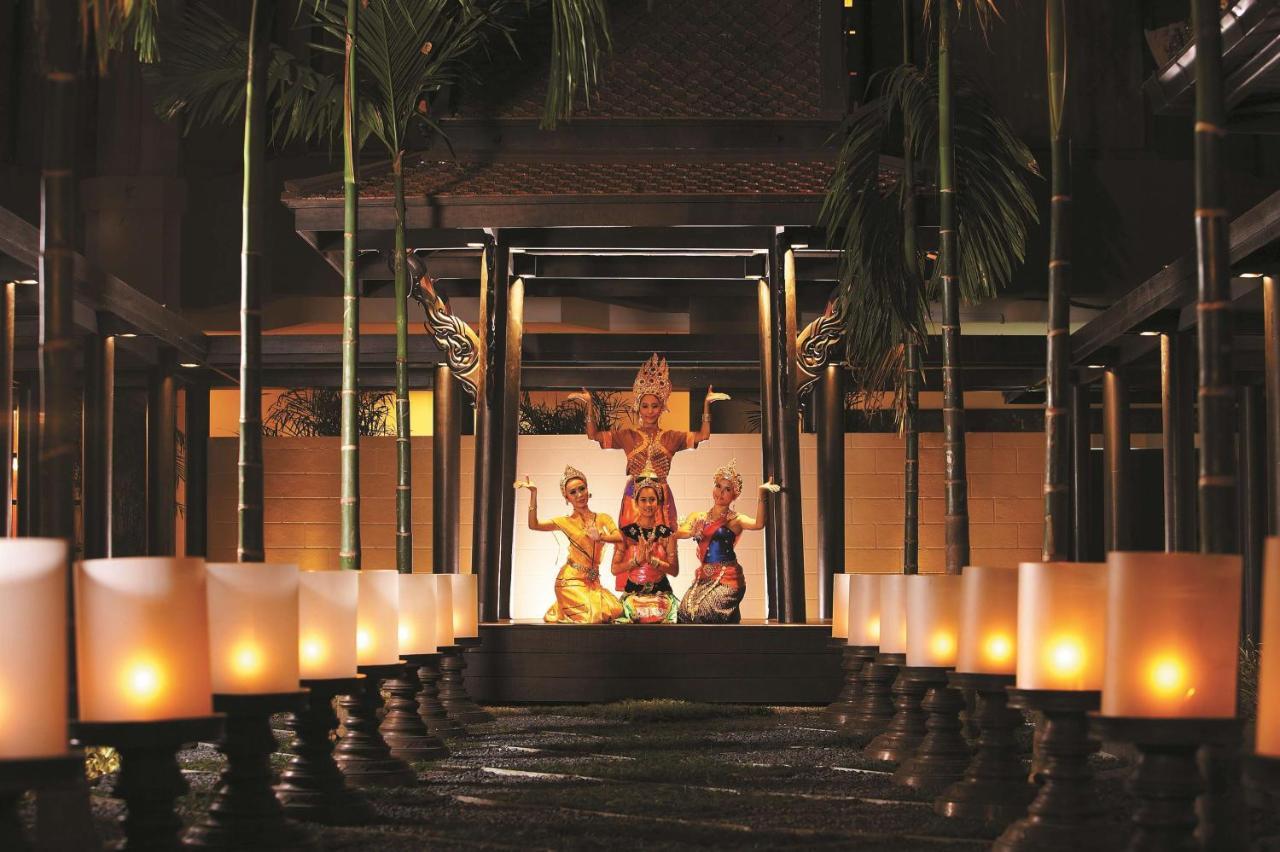Shangri-La Bangkok Esterno foto The lobby of the hotel