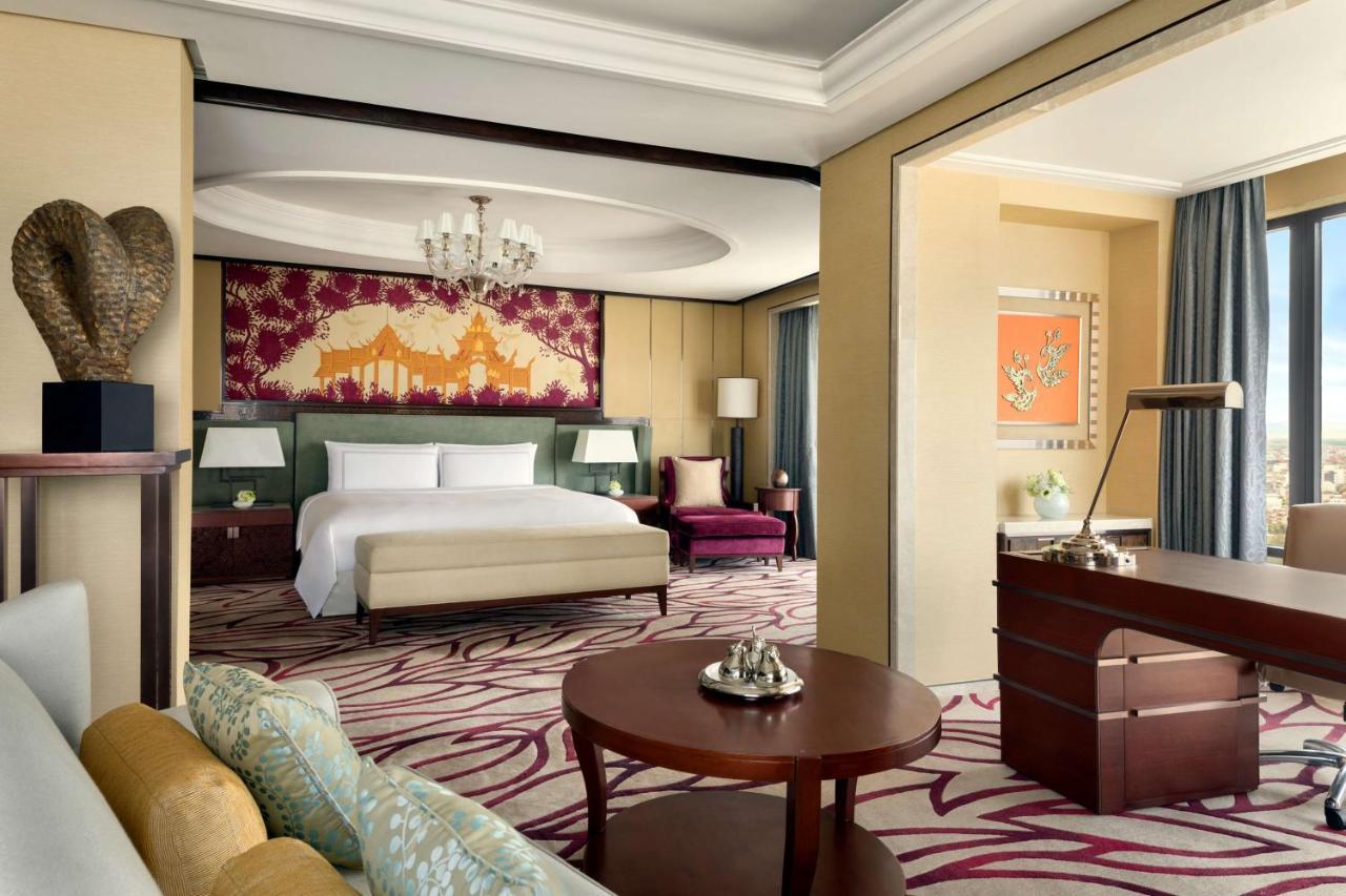 Shangri-La Bangkok Esterno foto A suite at the hotel