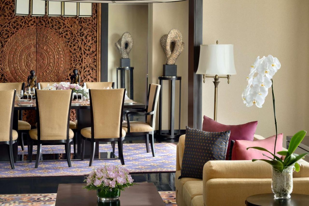 Shangri-La Bangkok Esterno foto A suite at the Ritz-Carlton, Kuala Lumpur