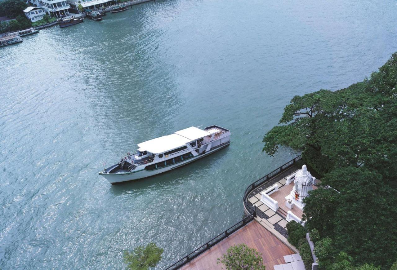 Shangri-La Bangkok Esterno foto The ferry at the pier