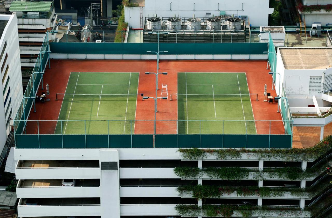 Shangri-La Bangkok Esterno foto Tennis courts on the roof of a condominium in Singapore