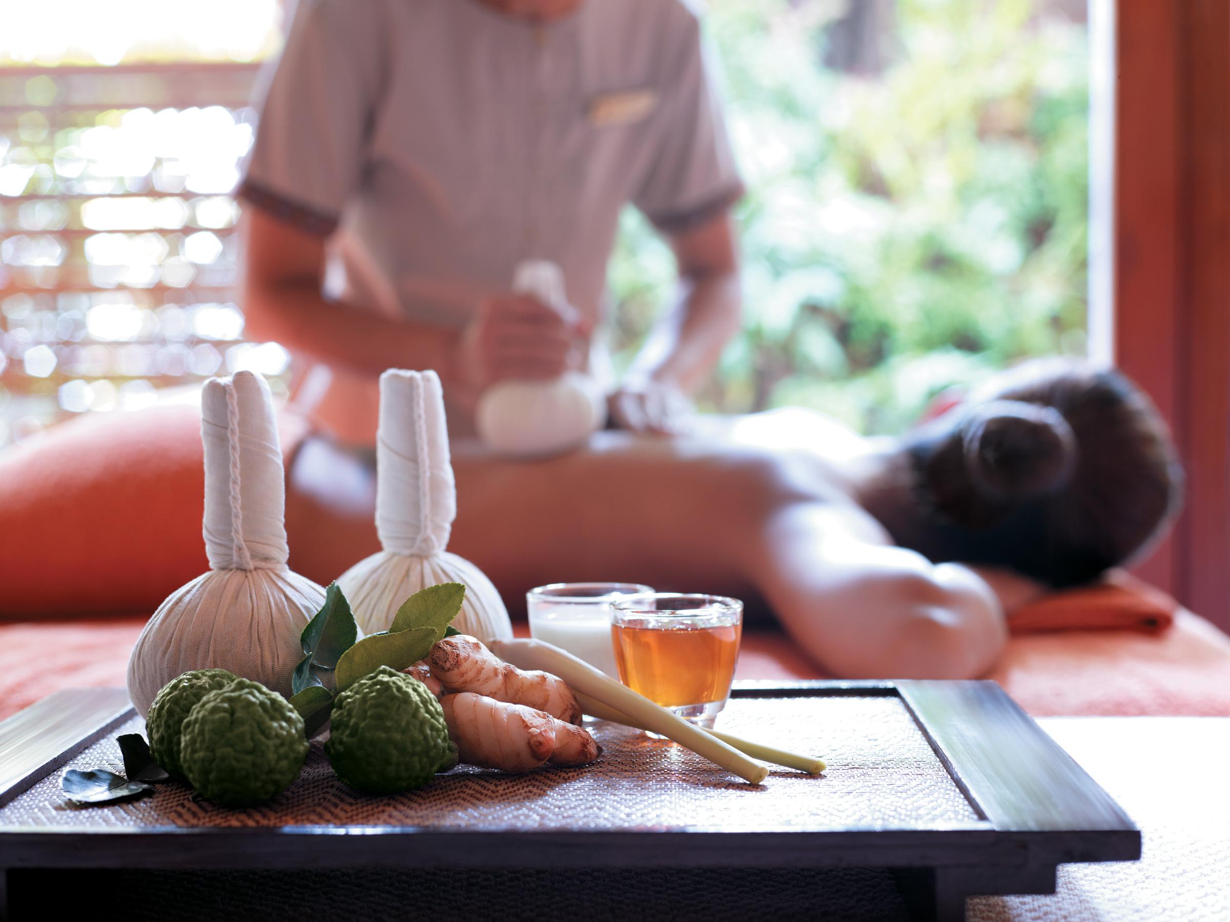 Shangri-La Bangkok Servizi foto Thai herbal compress