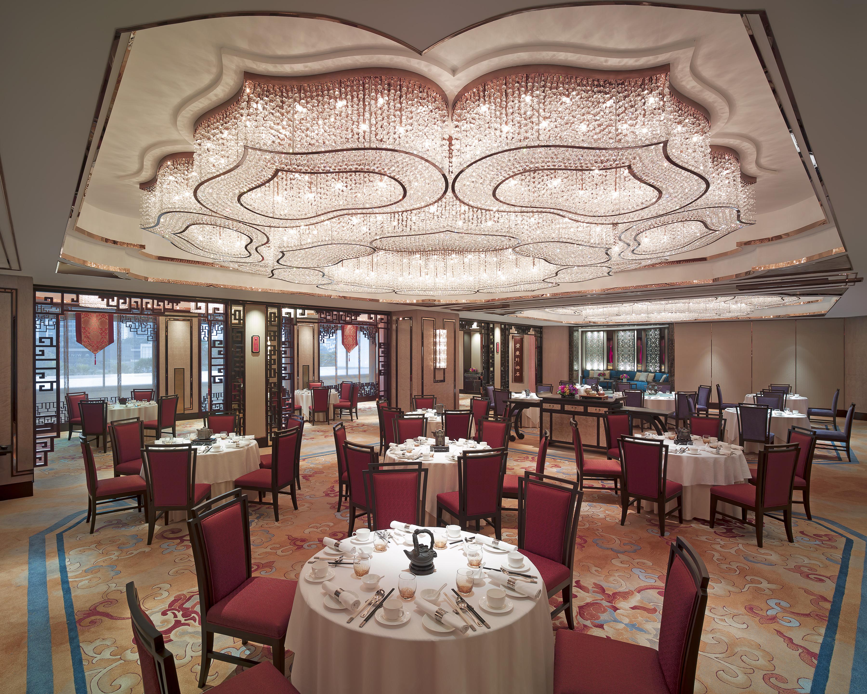Shangri-La Bangkok Esterno foto The interior of the restaurant