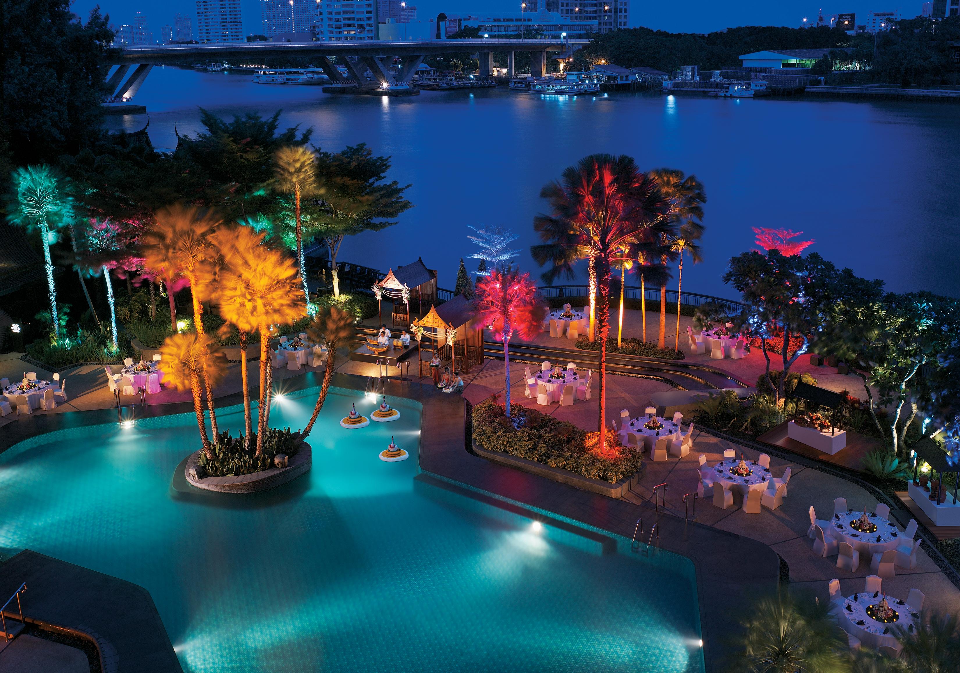 Shangri-La Bangkok Esterno foto The River Pool at The River