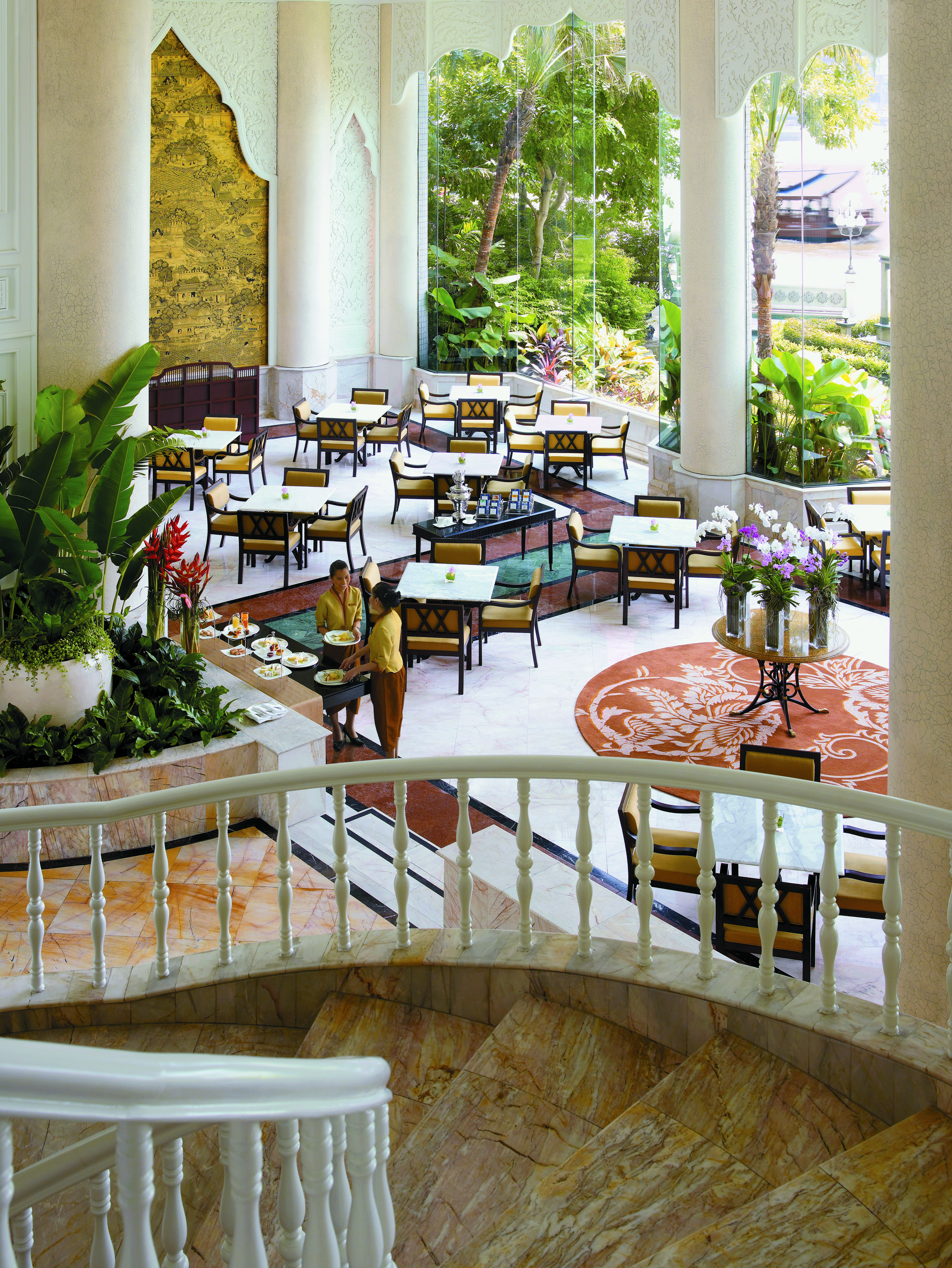 Shangri-La Bangkok Esterno foto The lobby of the Four Seasons Hotel