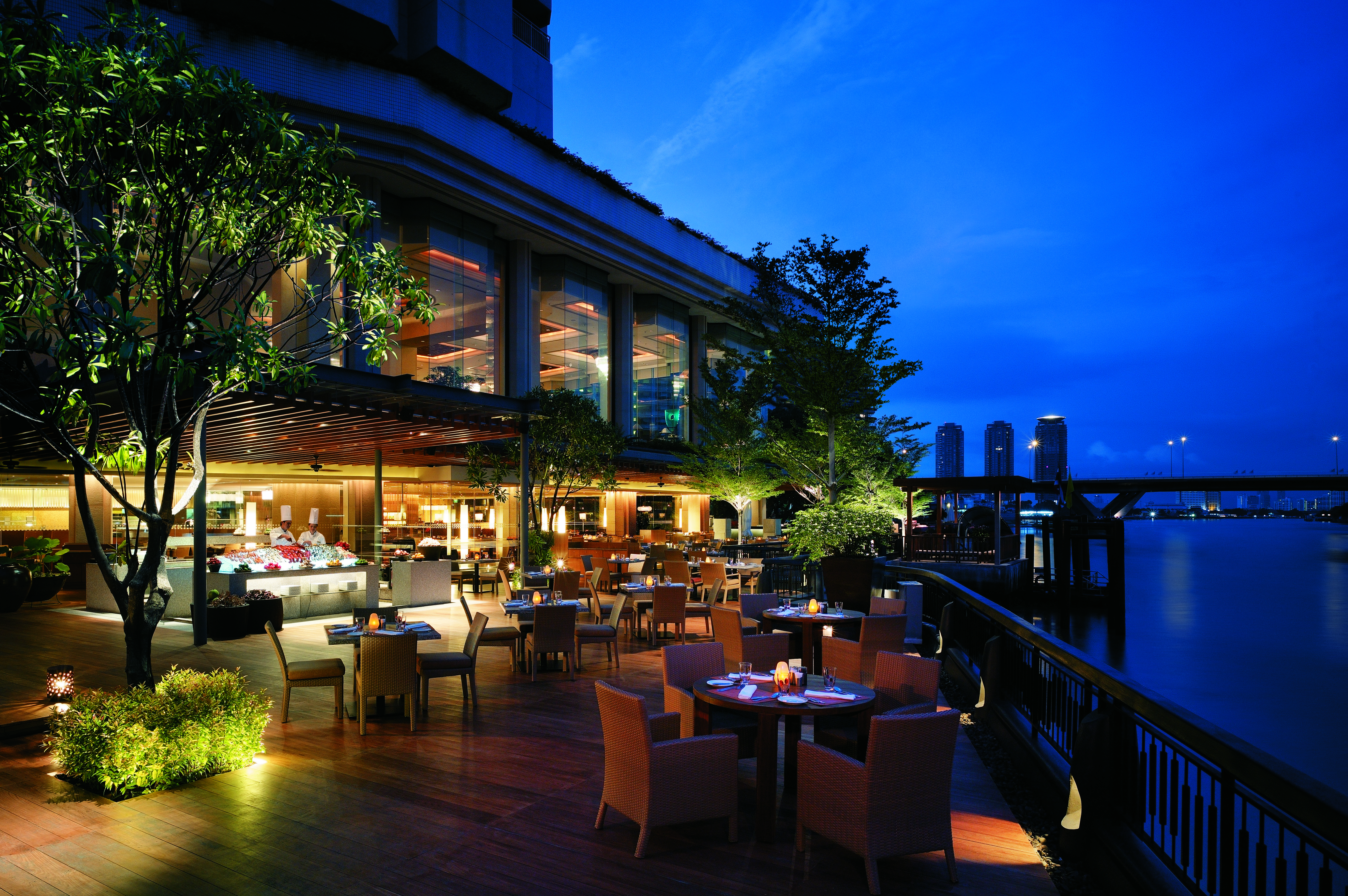 Shangri-La Bangkok Esterno foto The Deck at The Standard