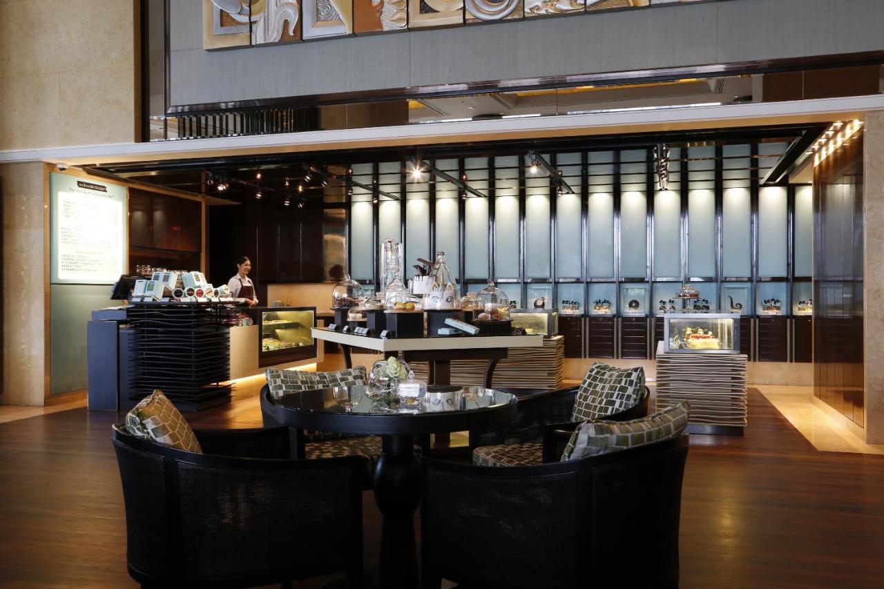 Shangri-La Bangkok Esterno foto The interior of the restaurant