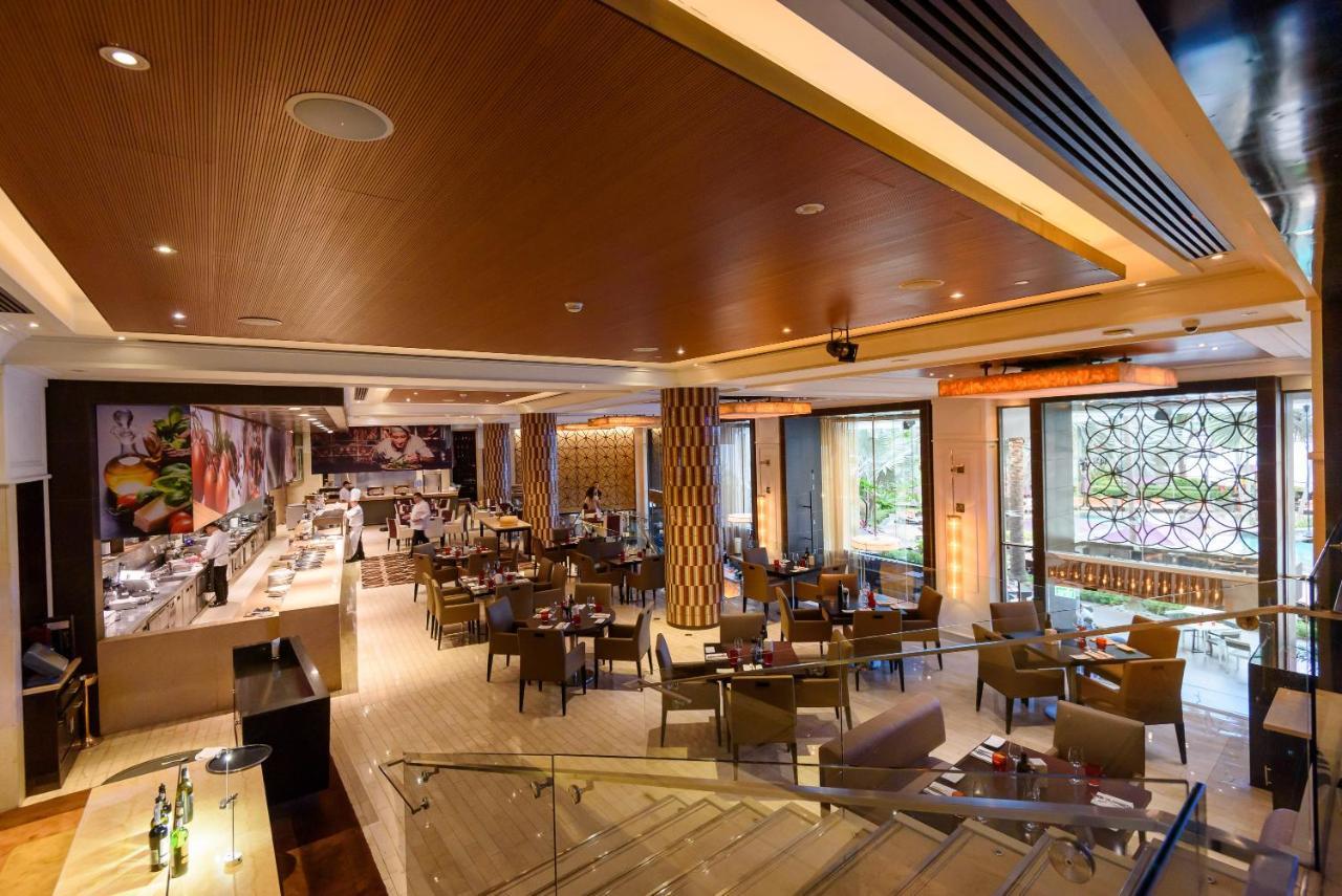 Shangri-La Bangkok Esterno foto The restaurant