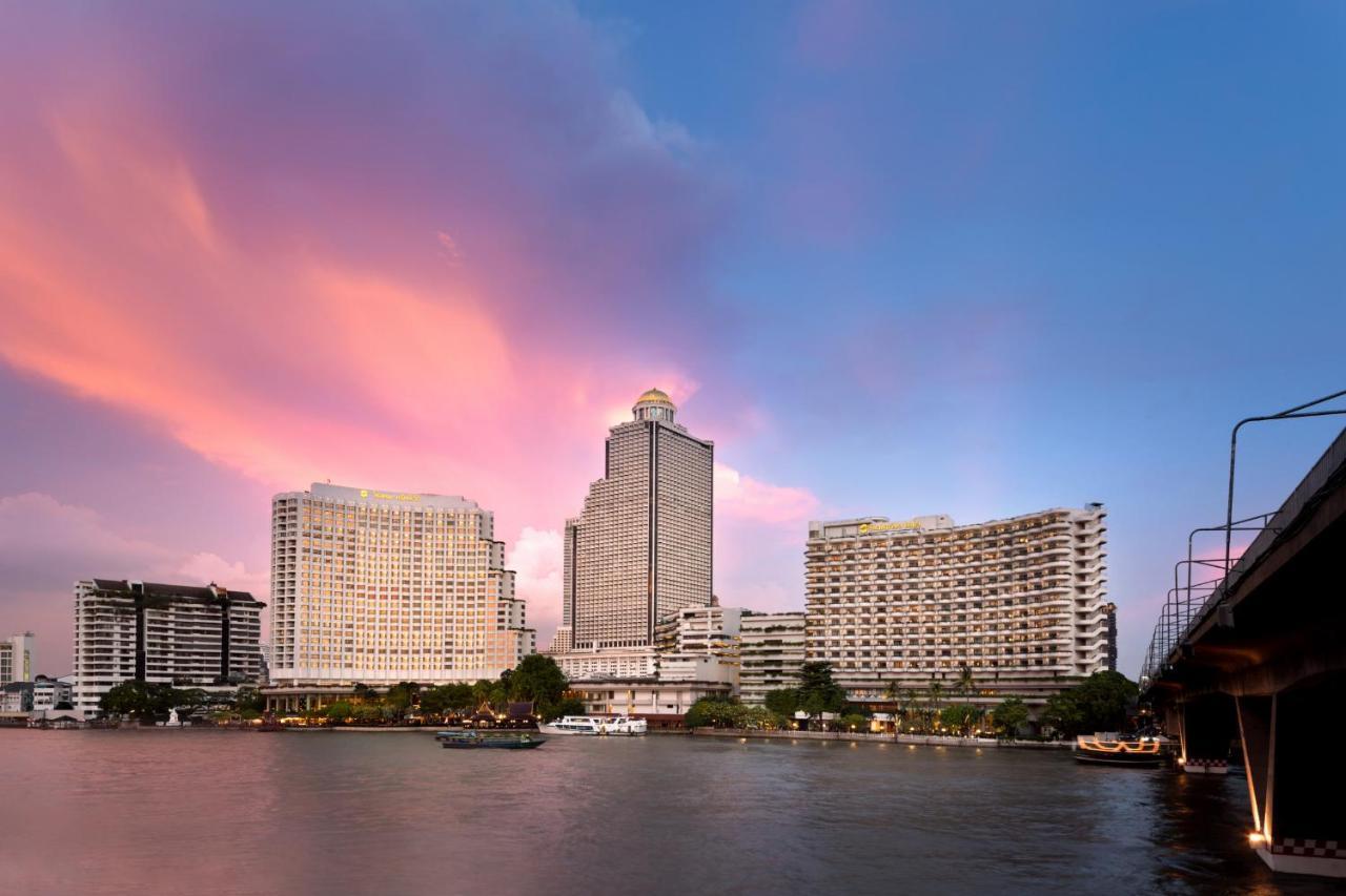 Shangri-La Bangkok Esterno foto The hotel from the Chao Phraya River